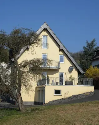 Das Gebäude in dem sich die Pension befindet