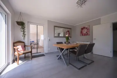 Ein Sitzbereich in der Unterkunft Ferienwohnung Schwalbennest