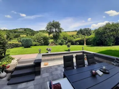 Ein Garten an der Unterkunft Ferienhaus Schwalbennest