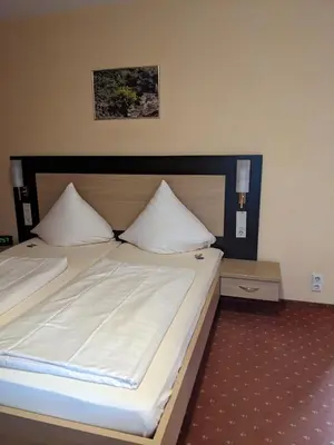 Ein Bett oder Betten in einem Zimmer der Unterkunft Weinhaus Berg