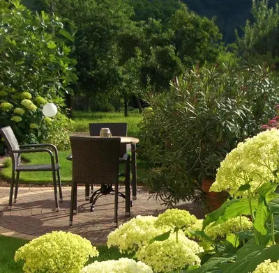 Ein Garten an der Unterkunft Gästehaus Weberskirch