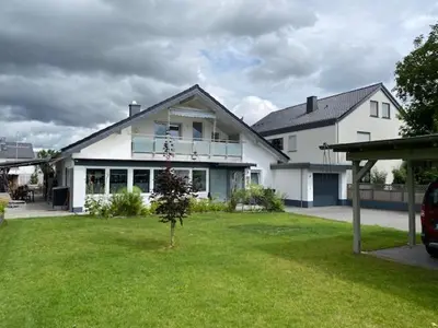 Das Gebäude in dem sich die Ferienwohnung befindet