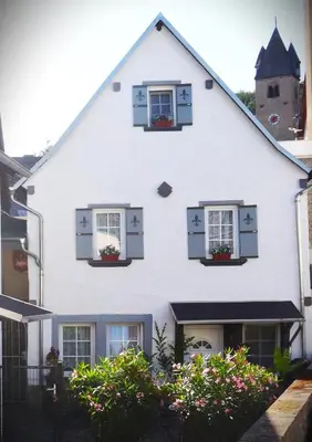 Das Gebäude in dem sich das Ferienhaus befindet