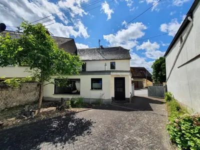 Das Gebäude in dem sich das Ferienhaus befindet