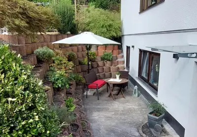 Ein Garten an der Unterkunft Kleine Auszeit