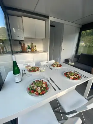Essen auf dem Boot oder in der Nähe