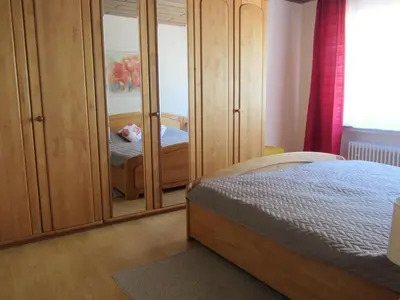 Ein Bett oder Betten in einem Zimmer der Unterkunft Ferienwohnung Roter Wingert