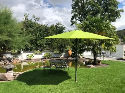 Ein Garten an der Unterkunft Ferienwohnung am Pferdemarkt