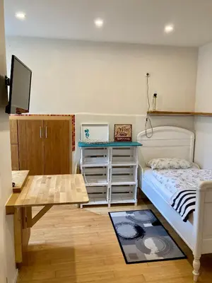 Ein Bett oder Betten in einem Zimmer der Unterkunft wohnen auf dem Weingut - klein und fein - Wengertssube