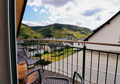 Ein allgemeiner Bergblick oder ein Berglick von der Ferienwohnung aus