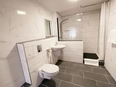 Ein Badezimmer in der Unterkunft Blue Lagoon Holiday Apartments & Double Room with Balcony