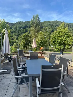 Ein allgemeiner Bergblick oder ein Berglick von des Ferienhauses aus