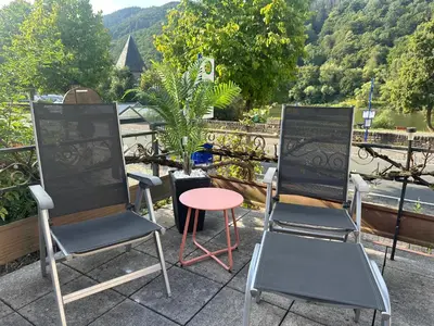 Ein allgemeiner Bergblick oder ein Berglick von des Ferienhauses aus