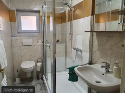 Ein Badezimmer in der Unterkunft Ferienwohnung Waldgarten