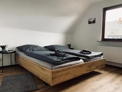 Ein Bett oder Betten in einem Zimmer der Unterkunft Ringtoys Rooms mit einem Gemeinschaftsbad One bathroom to share with four rooms