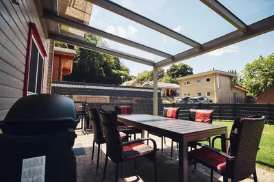 Das Gebäude in dem sich das Ferienhaus befindet