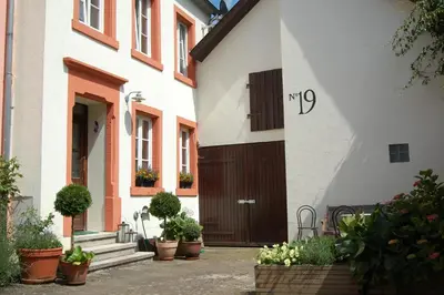 Das Gebäude in dem sich das Ferienhaus befindet