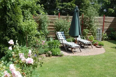 Ein Garten an der Unterkunft Gartenhaus - a68978
