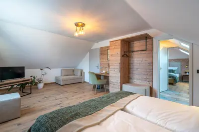 Ein Bett oder Betten in einem Zimmer der Unterkunft Feinheit Hotel & Restaurant, Tor zu Hunsrück und Mittelrhein! Mit Sauna Hot Tub und Gartensuite