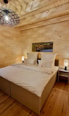 Ein Bett oder Betten in einem Zimmer der Unterkunft NETTEN Naturerlebnis Holz-Chalets