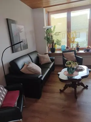 Ein Sitzbereich in der Unterkunft Ferienwohnung Fischer