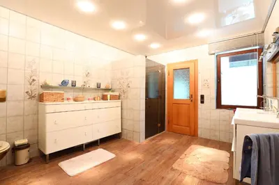 Ein Badezimmer in der Unterkunft Ferienhaus mit Schwimmbad, Whirlpool & Sauna am Nürburgring