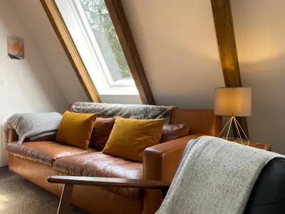 Ein Sitzbereich in der Unterkunft Wald-Chalet Vulkaneifel