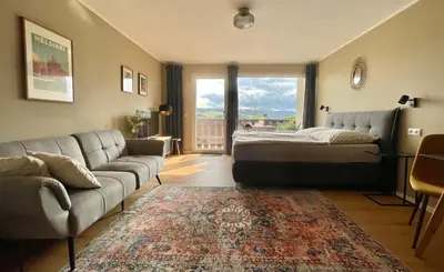 Ein Sitzbereich in der Unterkunft #1 Studioapartment mit Loreleyblick direkt an der schönsten Etappe des Rheinsteigs