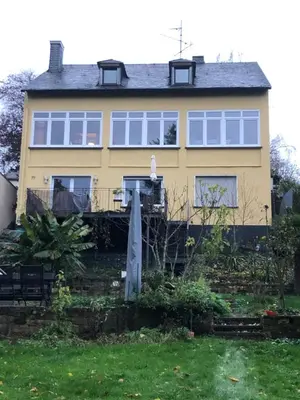 Ein Garten an der Unterkunft Schöne Wohnung 90qm mit Sonnenterrasse und Aussicht
