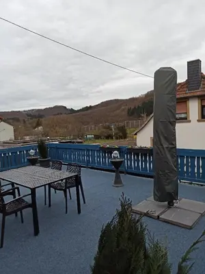 Ein allgemeiner Bergblick oder ein Berglick von des Ferienhauses aus