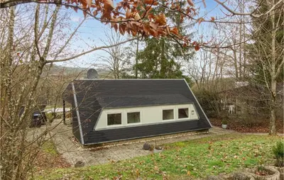 Das Gebäude in dem sich das Ferienhaus befindet