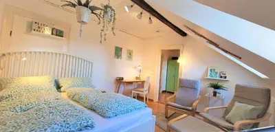Ein Bett oder Betten in einem Zimmer der Unterkunft liebenswertes Apartment 10 Minuten zur Altstadt