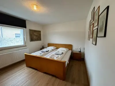 Ein Bett oder Betten in einem Zimmer der Unterkunft Ruim Familiehuis - 10 pers - Nabij Cochem-Zell, De Moezel & Calmont Klettersteig