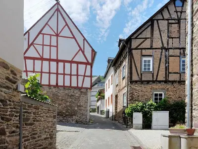 Das Gebäude in dem sich das Ferienhaus befindet