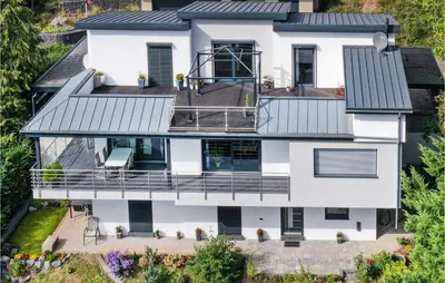 Das Gebäude in dem sich das Ferienhaus befindet