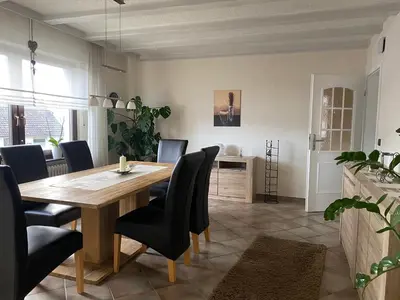 Ein Sitzbereich in der Unterkunft Ferienwohnung Maifeldtraum