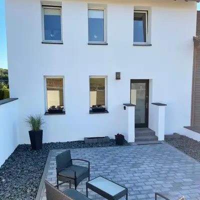 Hinter'm Mäuerchen
