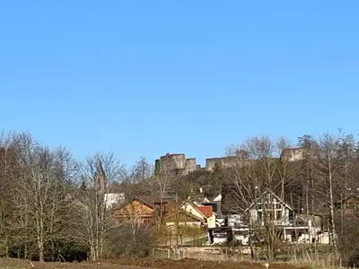 Das Gebäude in dem sich das Ferienhaus befindet