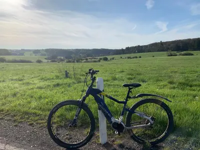 Radfahren an der Unterkunft Ferienhaus Eifelstuben mit Charme - Bauernstube Vulkaneifel - Nähe See und Burgruine oder in der Nähe