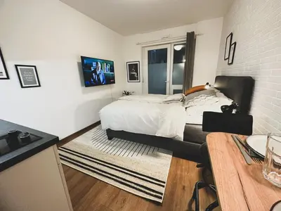 Ein Bett oder Betten in einem Zimmer der Unterkunft Mosel Home Studios - Netflix - modern & zentral