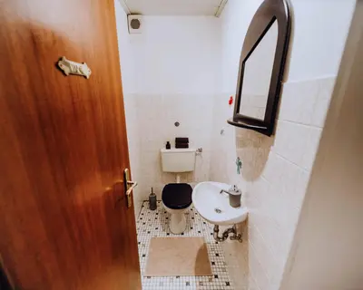 Ein Badezimmer in der Unterkunft Große 3 Zimmer Ferienwohnung Koblenz Wallersheim mit PKW Stellplatz
