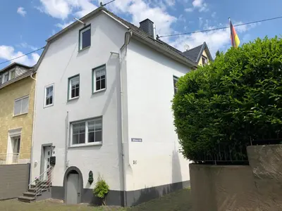 Das Gebäude in dem sich das Ferienhaus befindet