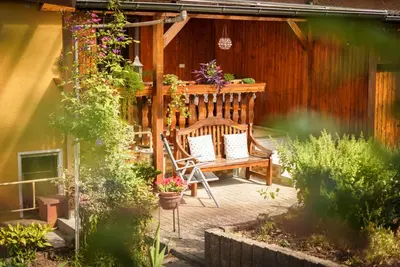 Ein Garten an der Unterkunft Haus Kallin