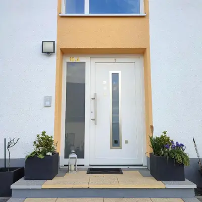 Eine Fassade oder ein Eingang zu Kleine Auszeit - Ferienwohnung Heideberg - 