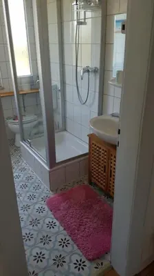 Ein Badezimmer in der Unterkunft Ferienwohnung Alte-Schule-Kail Wohnung 2
