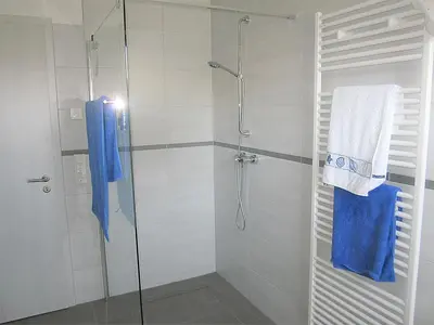 Ein Badezimmer in der Unterkunft Ferienwohnung im Kirschfeld - 5*
