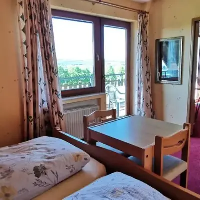 Apartment mit Balkon