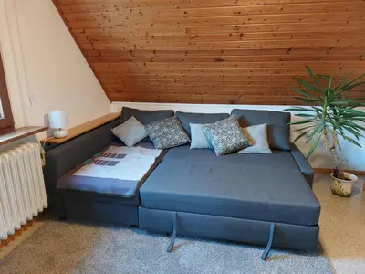 Ein Sitzbereich in der Unterkunft Dachgeschosswohnung mit Burgblick in Kues