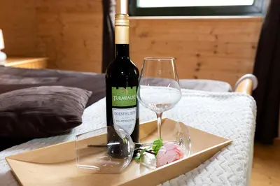 Getränke in der Unterkunft 5 Sterne Ferienhaus Susi mit Kamin, Seeblick und 2 Terrassen