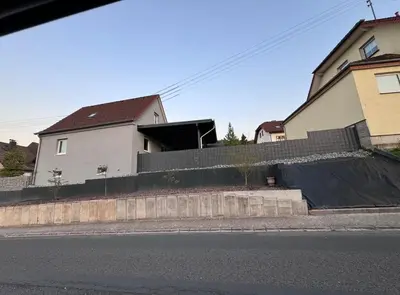 Das Gebäude in dem sich das Ferienhaus befindet